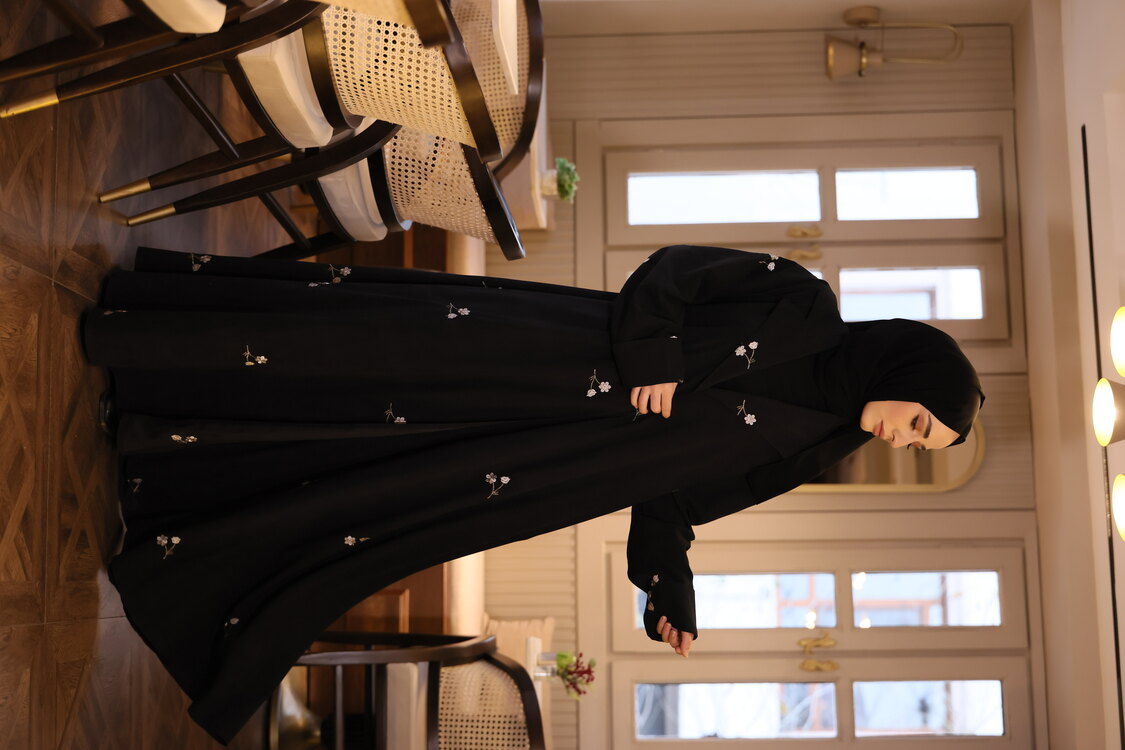 Kupra nakışlı abaya