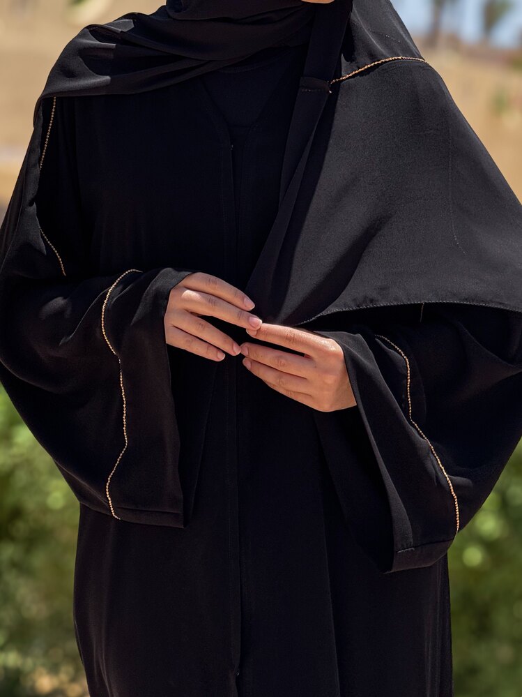 Gold biye detaylı abaya ve şalı