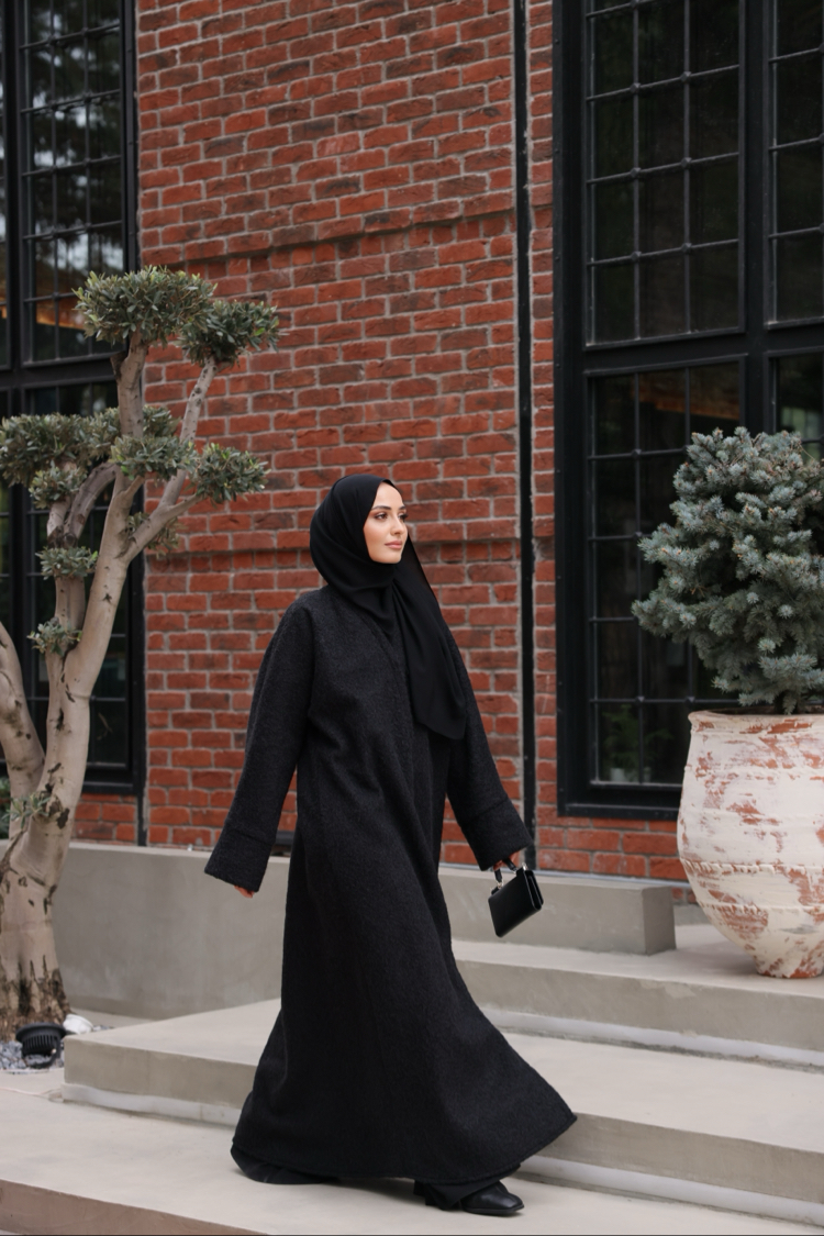 Tüylü siyah kaşe abaya