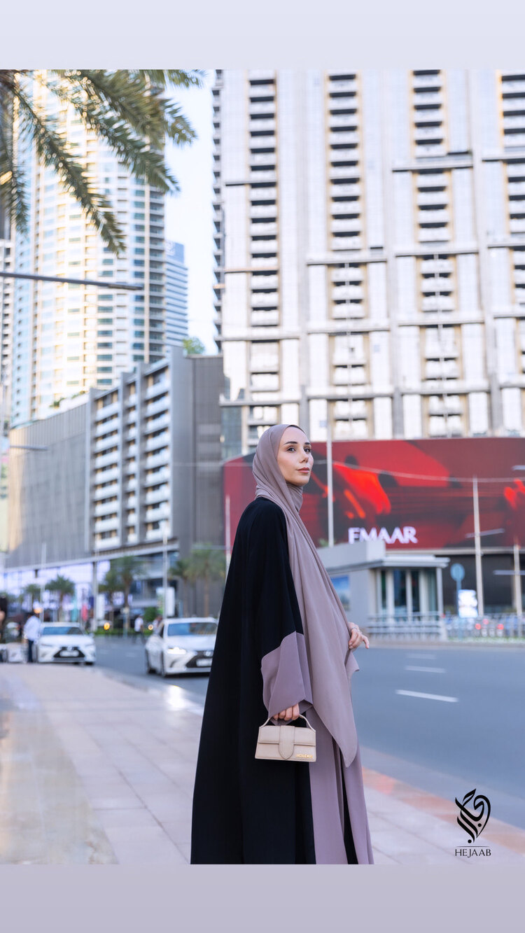 Dubai abaya