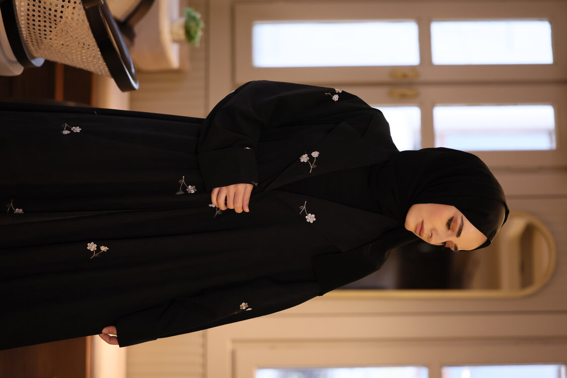 Kupra nakışlı abaya