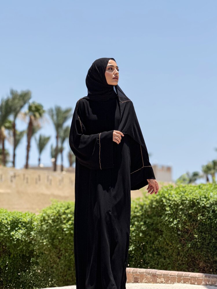Gold biye detaylı abaya ve şalı