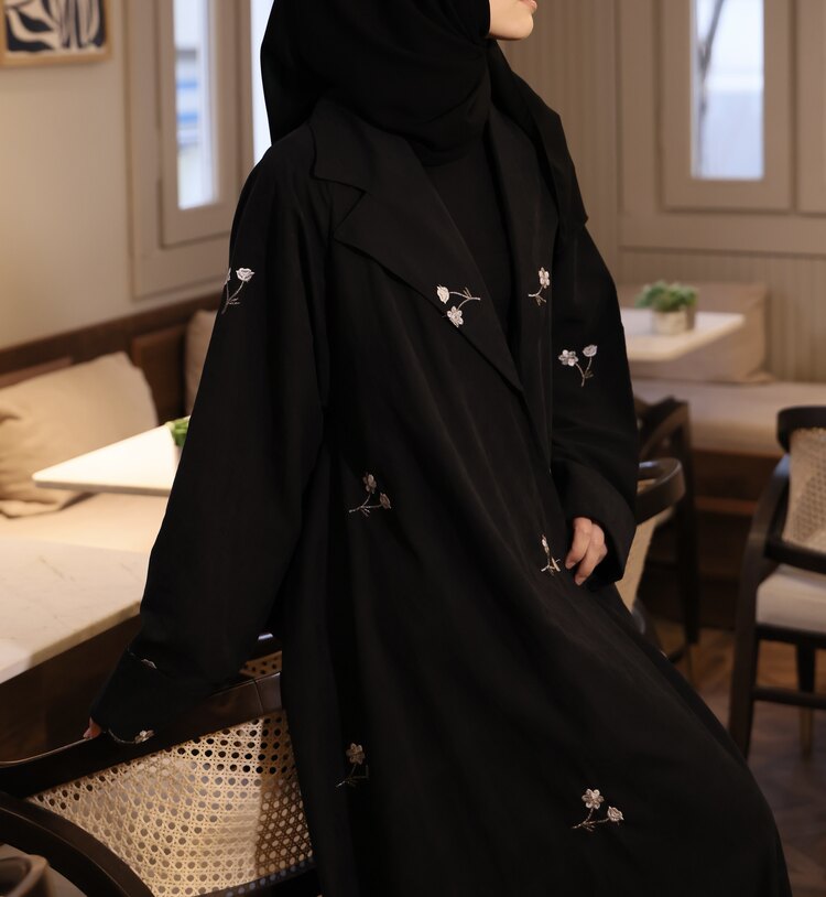 Kupra nakışlı abaya