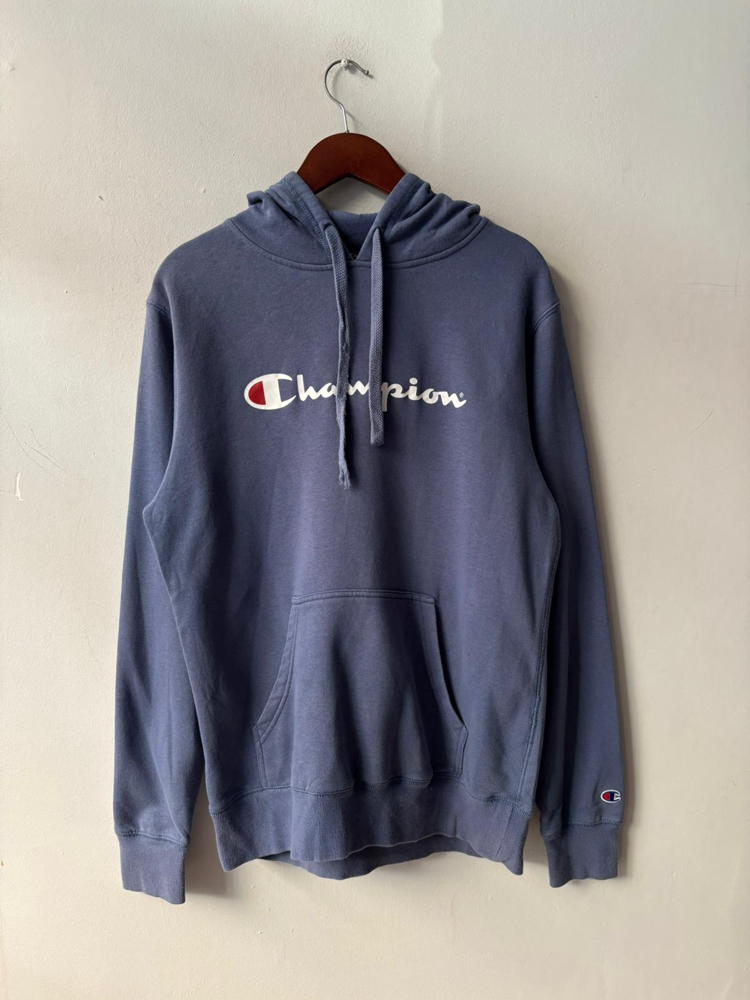 L Champion sweatshirt