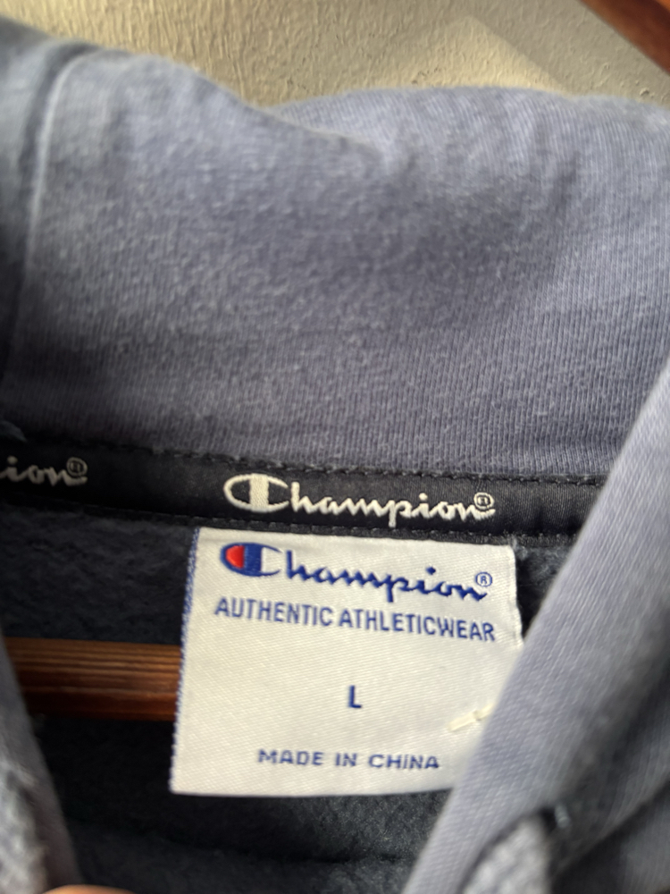 L Champion sweatshirt