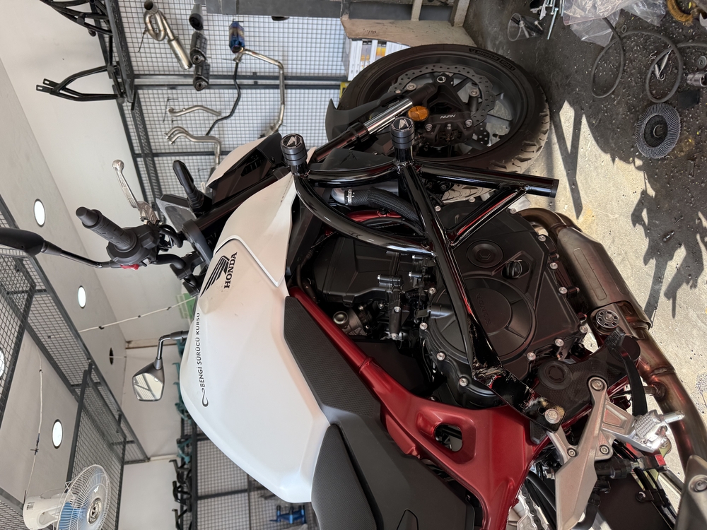 Honda Hornet 750 v2 koruma demiri