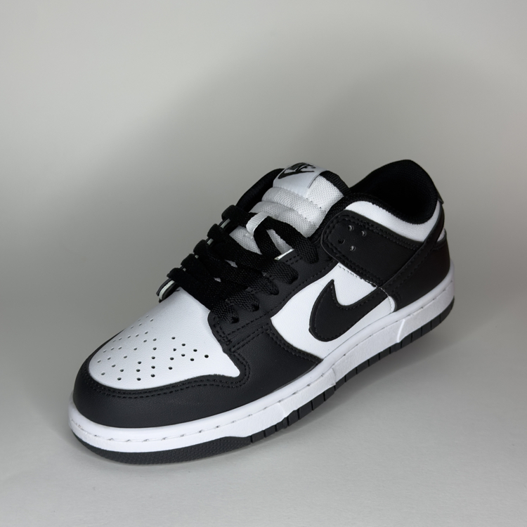 NIKE DUNK LOW BLACK & WHITE 