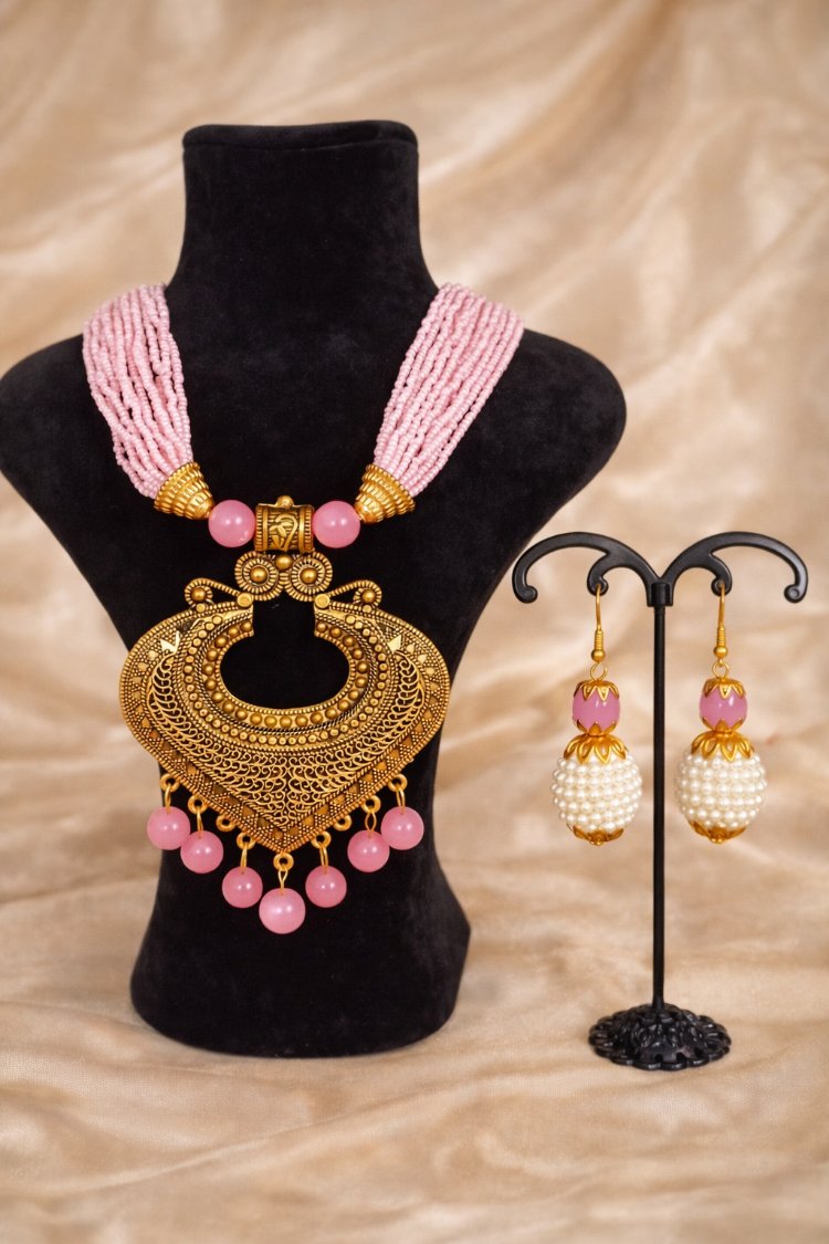 pembe uzun kolye