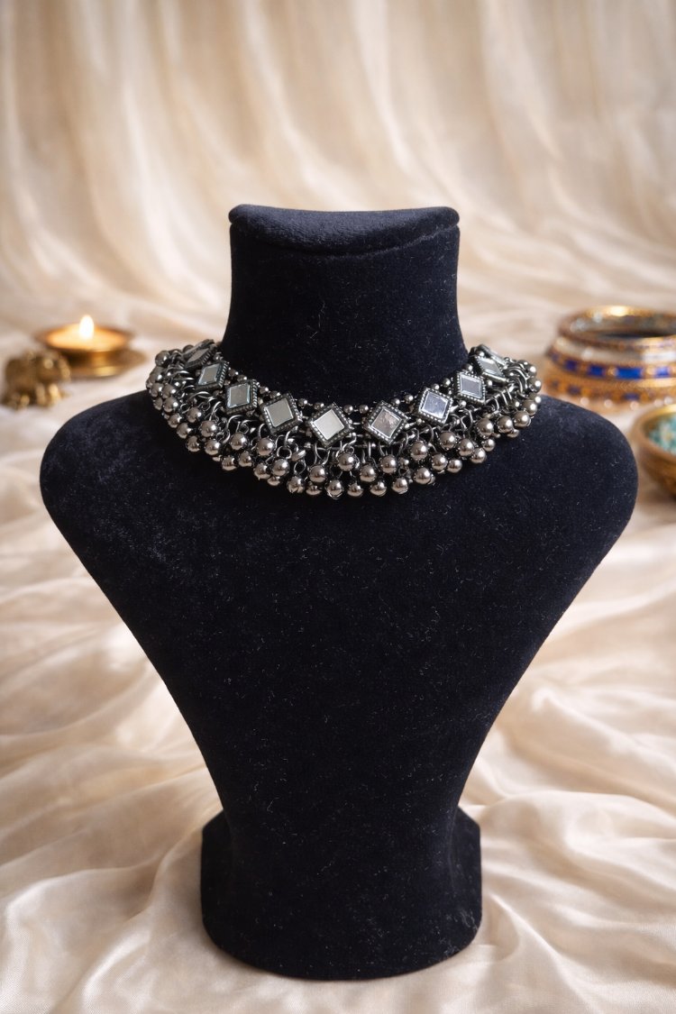 Aynalı ghungroolu choker kolye