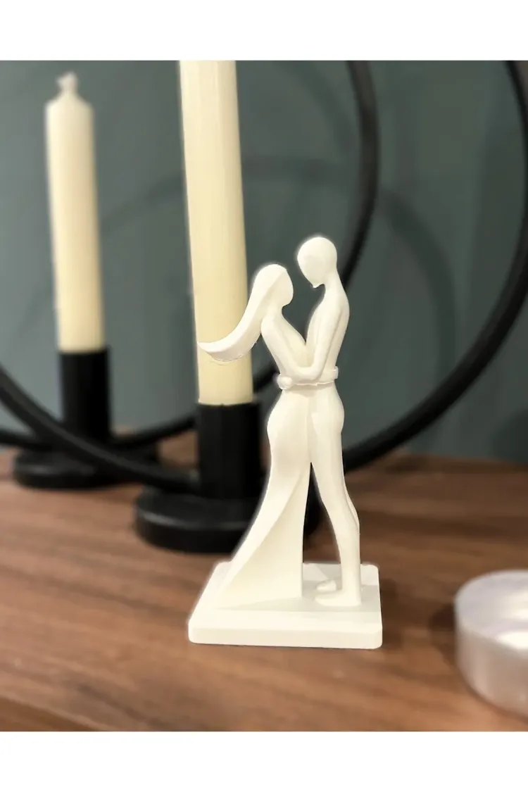 Birbirine Sarılan Çift Figürü – PLA Malzeme, 13 cm, Dekoratif Aşk Temalı Tasarım