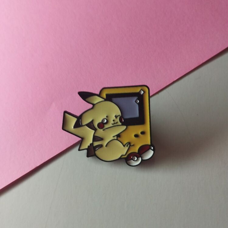 Pikachu Pin Rozet