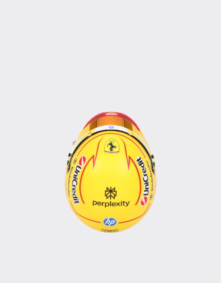 Lewis Hamilton Ferrari kaskı (2025) 1:2 Bell