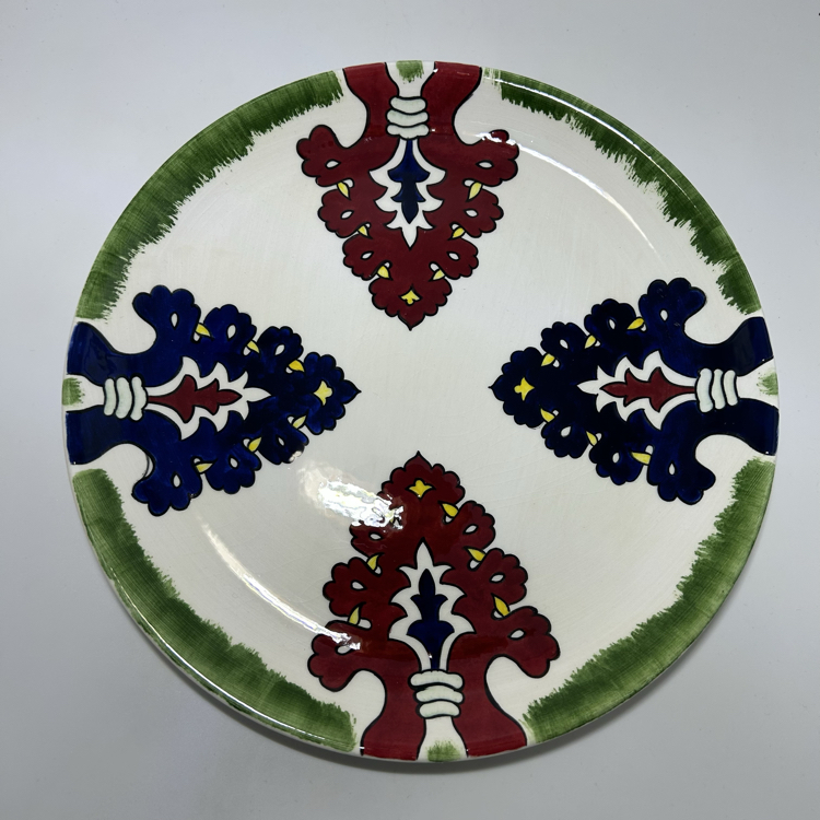 Çini, el boyaması, kırmızı mavi desenli servis tabağı