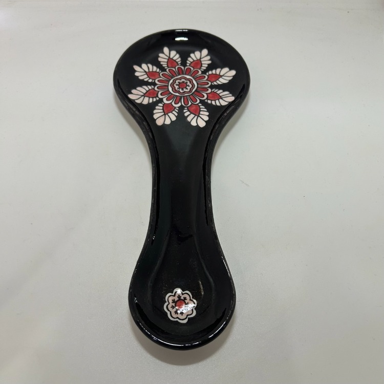 Çini - siyah kırmızı desenli geniş kaşıklık