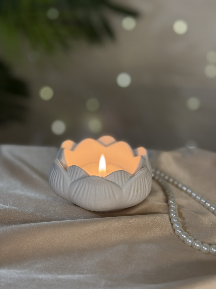Taş Tozu Lotus Mumluk – Meditasyon & Dekoratif Aksesuar