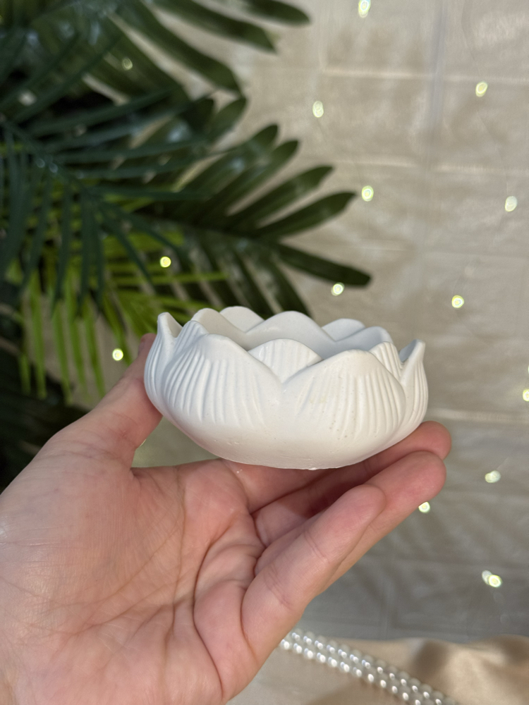 Taş Tozu Lotus Mumluk – Meditasyon & Dekoratif Aksesuar