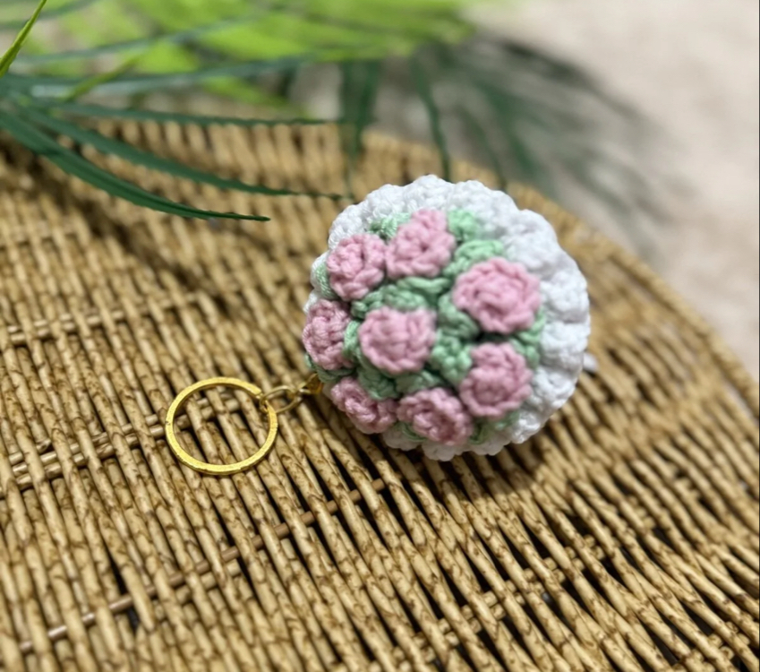 Amigurumi pembe çiçek buketi anahtarlık çanta süsü