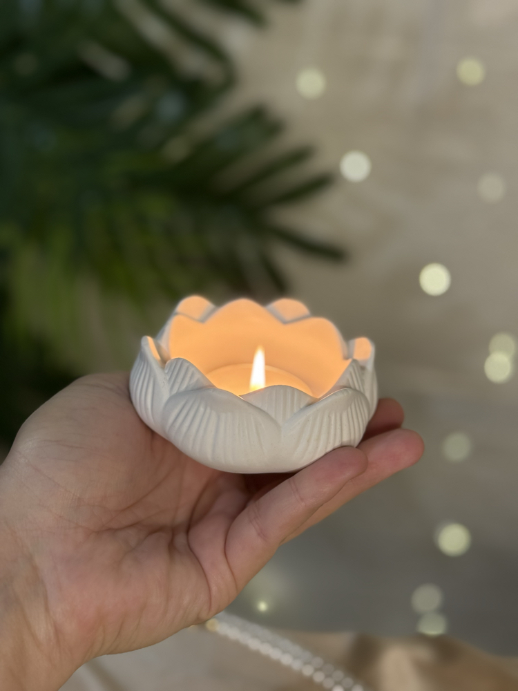 Taş Tozu Lotus Mumluk – Meditasyon & Dekoratif Aksesuar