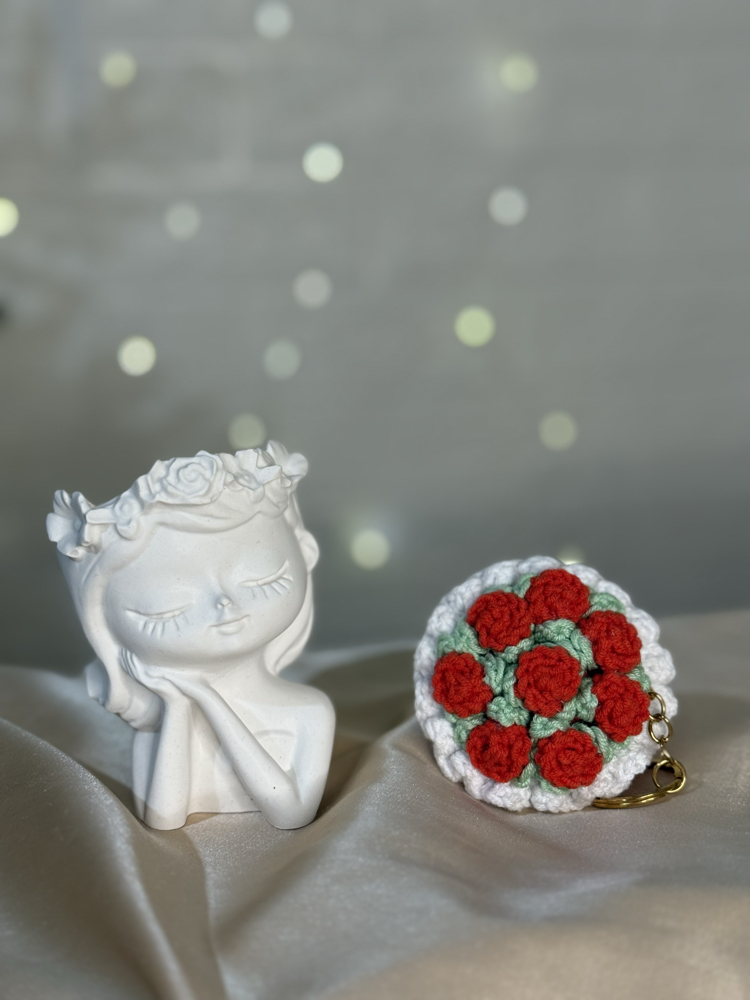 Amigurumi Çiçek Anahtarlık ve 9 cm Dekor Kız Biblo – El Yapımı Mini Set