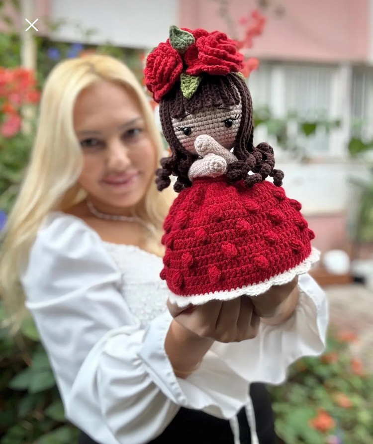 Prenses Bebek – Gül Buketine Dönüşen Özel Tasarım Amigurumi