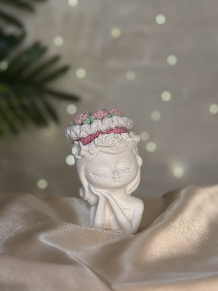 Amigurumi Çiçek Anahtarlık ve 9 cm Dekor Kız Biblo – El Yapımı Mini Set