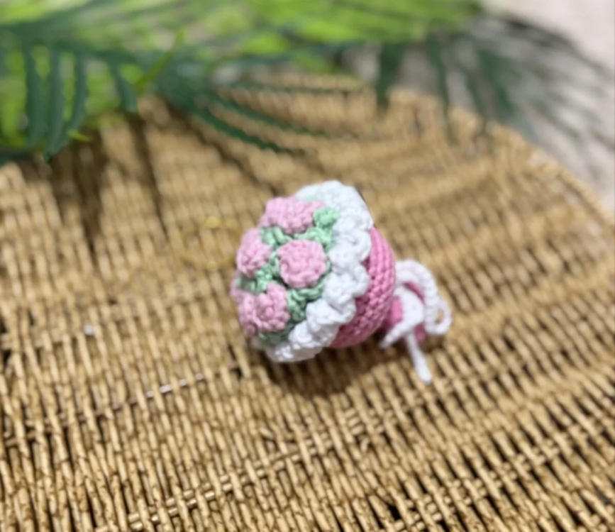 Amigurumi pembe çiçek buketi anahtarlık çanta süsü