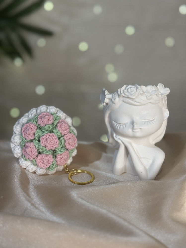 Amigurumi Çiçek Anahtarlık ve 9 cm Dekor Kız Biblo – El Yapımı Mini Set