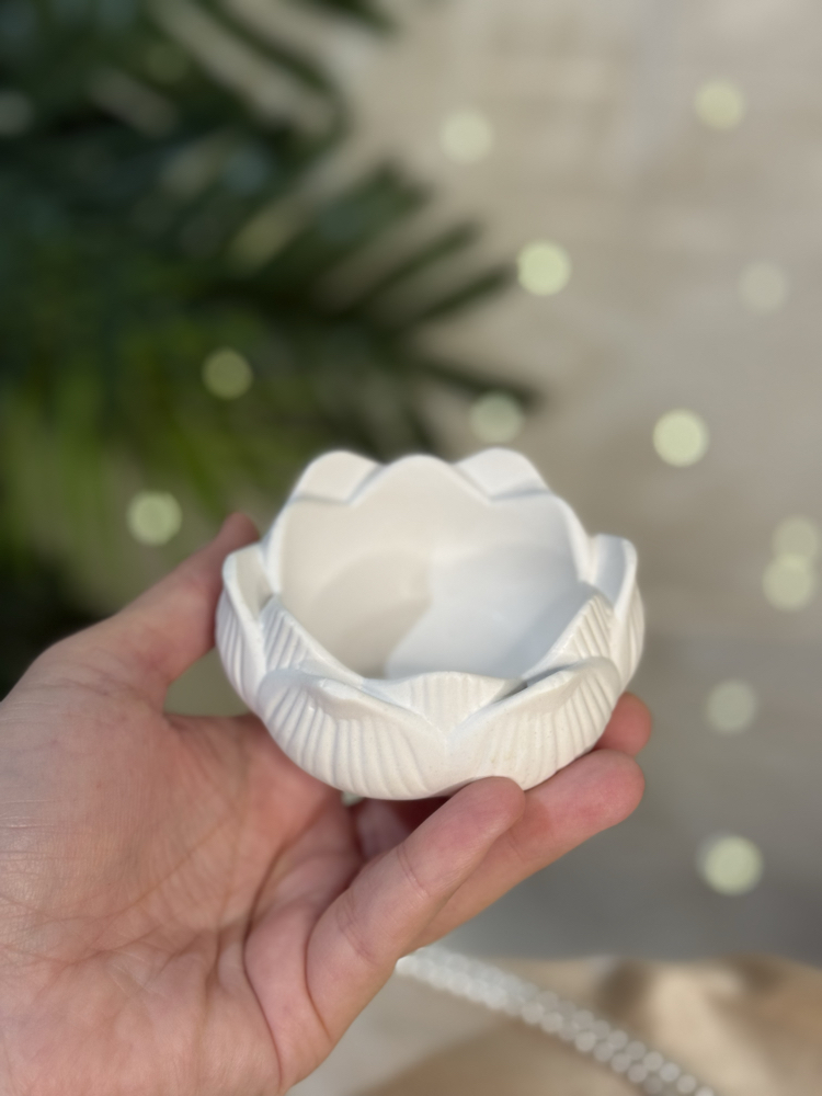 Taş Tozu Lotus Mumluk – Meditasyon & Dekoratif Aksesuar