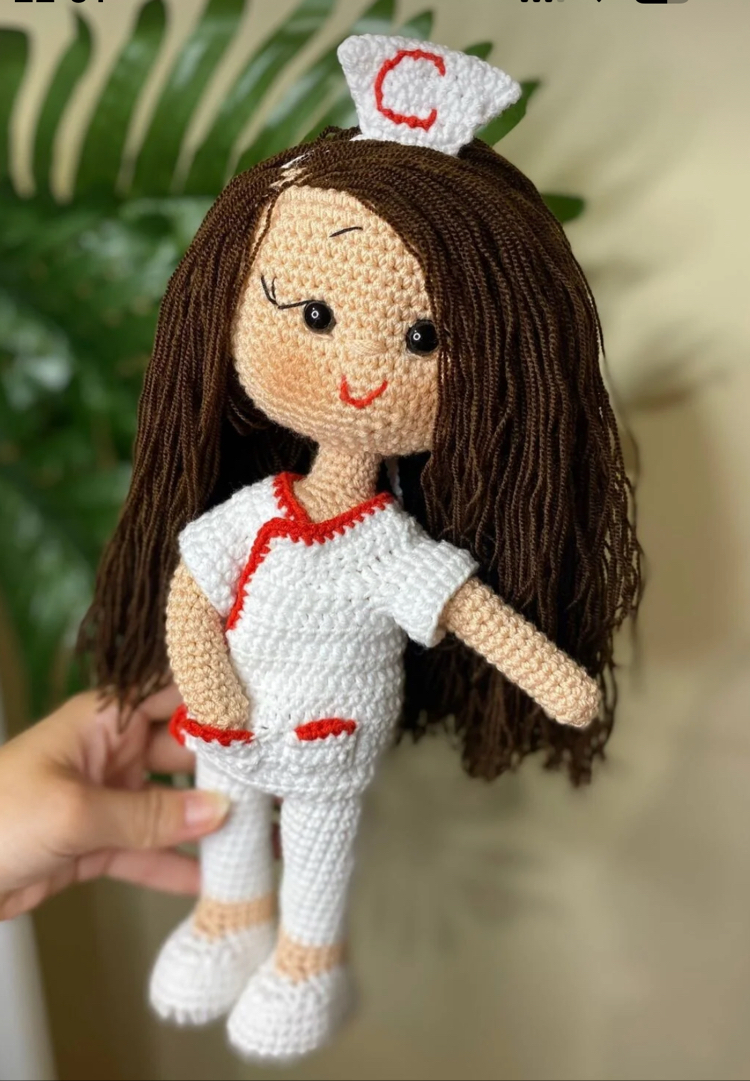 Amigurumi el yapımı hemşire bebek