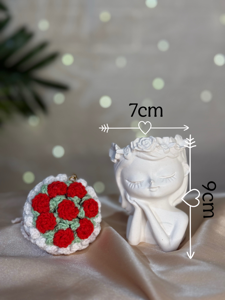 Amigurumi Çiçek Anahtarlık ve 9 cm Dekor Kız Biblo – El Yapımı Mini Set