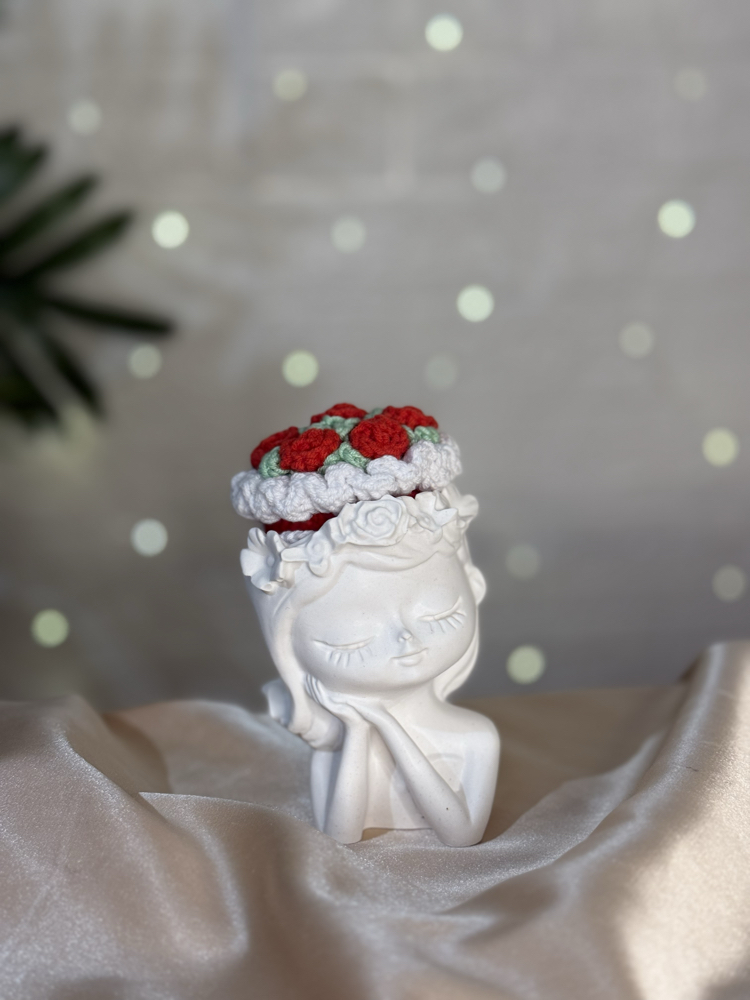 Amigurumi Çiçek Anahtarlık ve 9 cm Dekor Kız Biblo – El Yapımı Mini Set