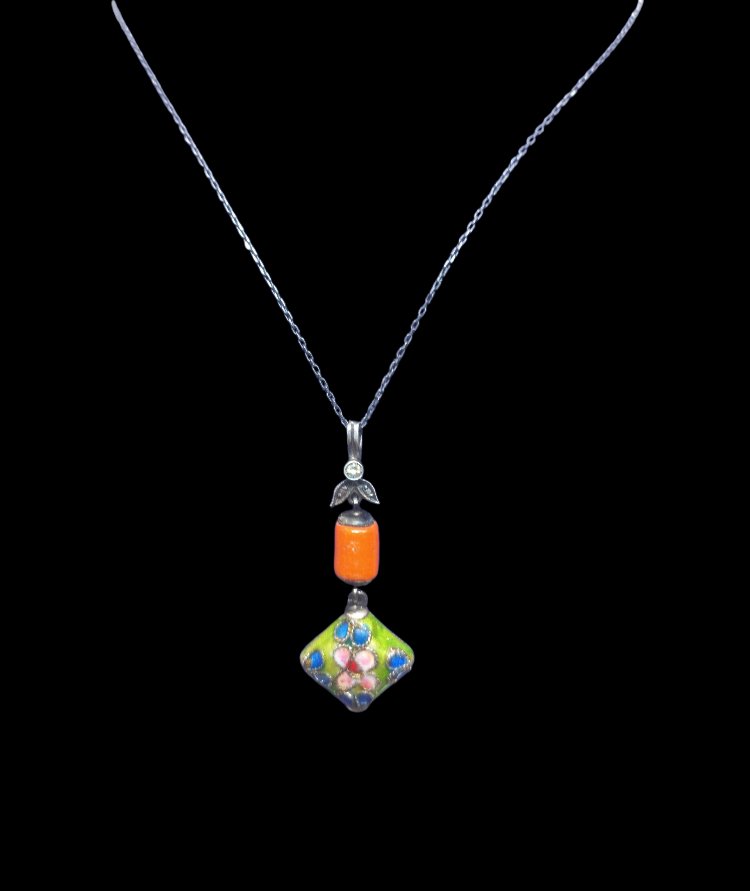 EL İŞİ 0.5 CT PIRLANTALI ANTİKA MERCAN CLİOSONNE GÜMÜŞ KOLYE