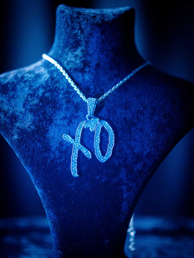 ICE "XO" SILVER/GOLD PENDANT