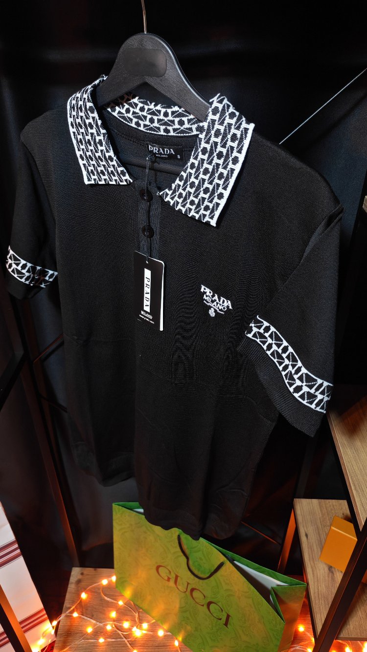 Prada Milano Geometrik Desen Detaylı Siyah Polo Tişört