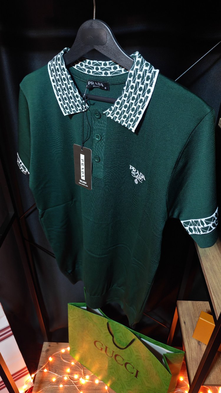 Prada Milano Geometrik Desen Detaylı Zümrüt Yeşili Polo Tişört