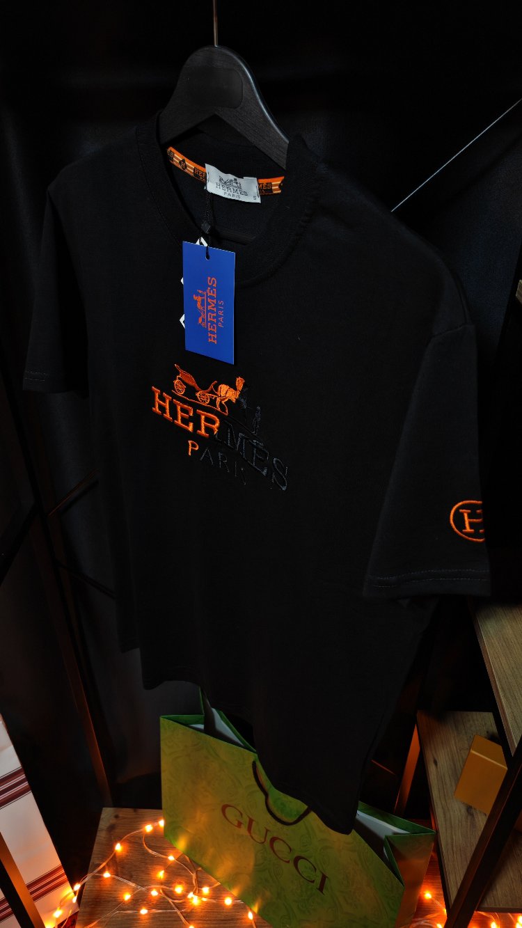 Hermès Paris Logolu ve At Arabası Nakışlı Siyah Tişört
