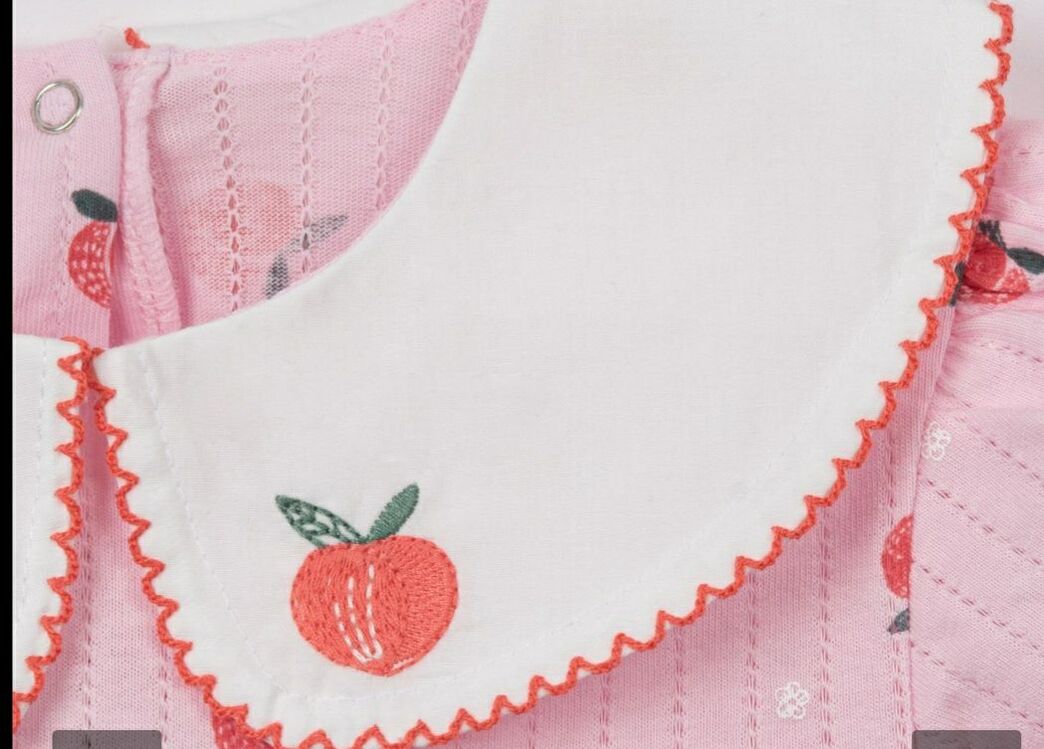 Pembe yaka detaylı elbise