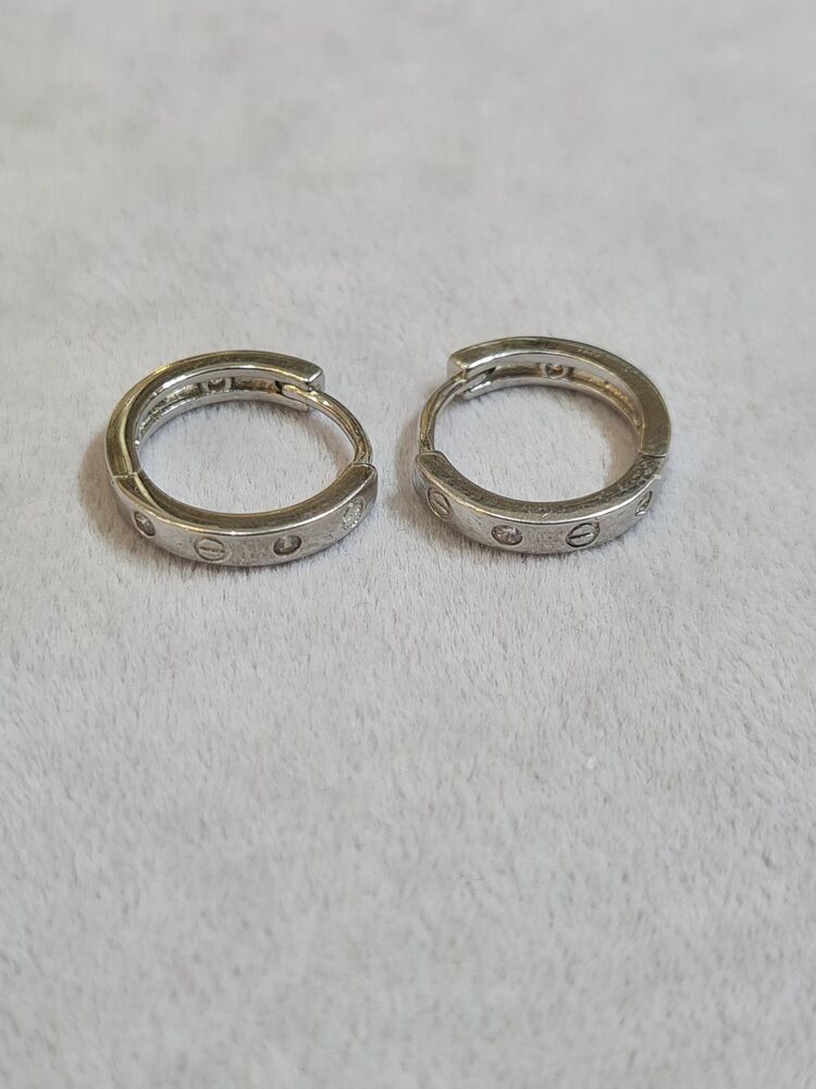 cartier model 4 numara taşlı halka küpe