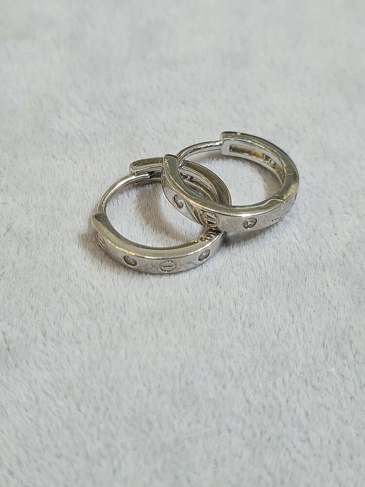 cartier model 4 numara taşlı halka küpe