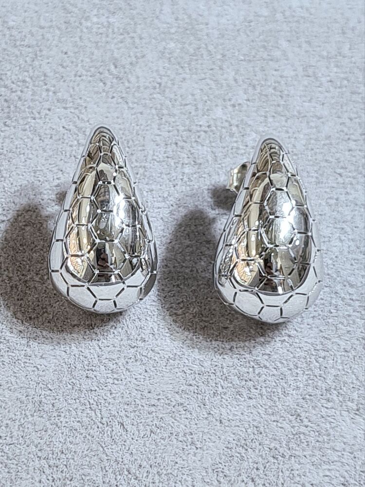 Bottega Damla model puantiye motifli damla küpe