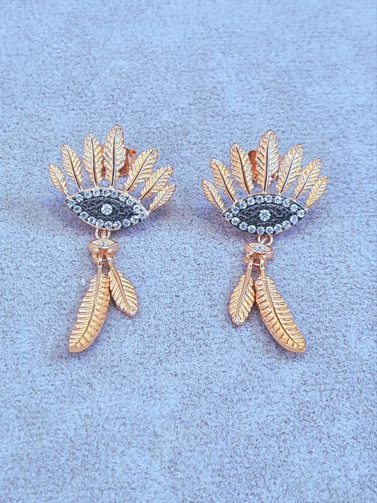 göz model sallantılı tüy küpe