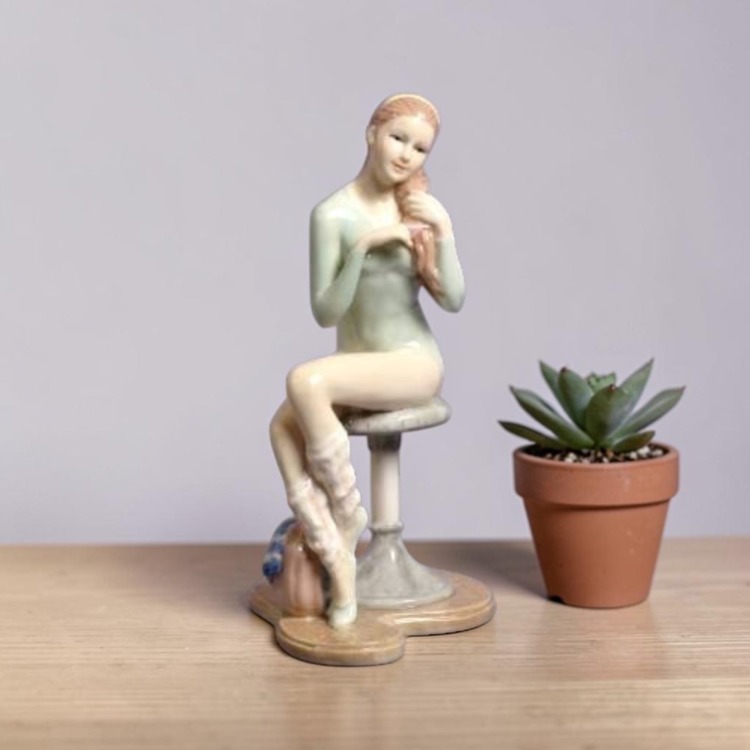 Dekoratif Balerin Biblo Wise Veronese – Zarif Dans Figürü Porselen Obje 18 cm