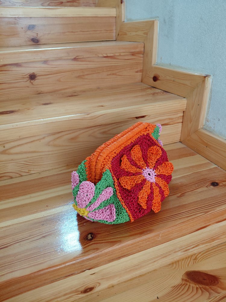 çiçekli clutch