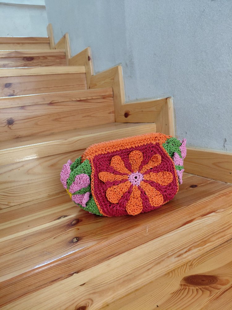 çiçekli clutch