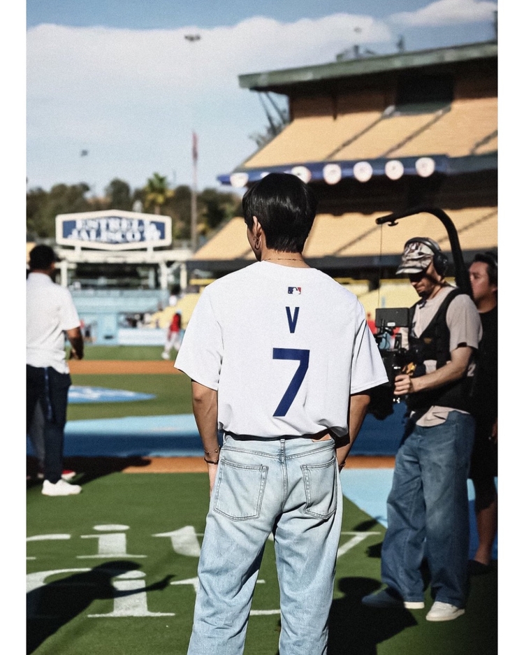 Taehyung Dodgers Düğmeli Forma STOKTA