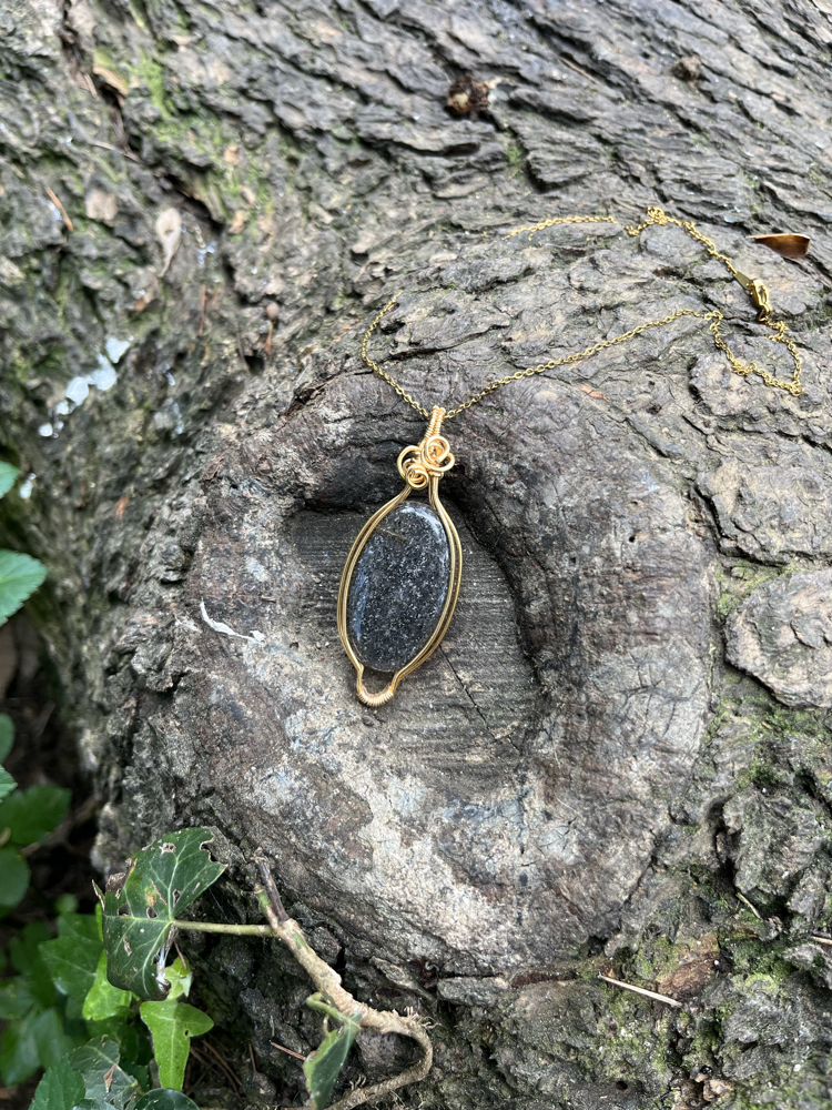 Black Sunstone Kolye
