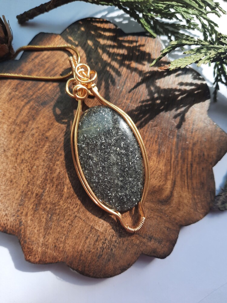 Black Sunstone Kolye