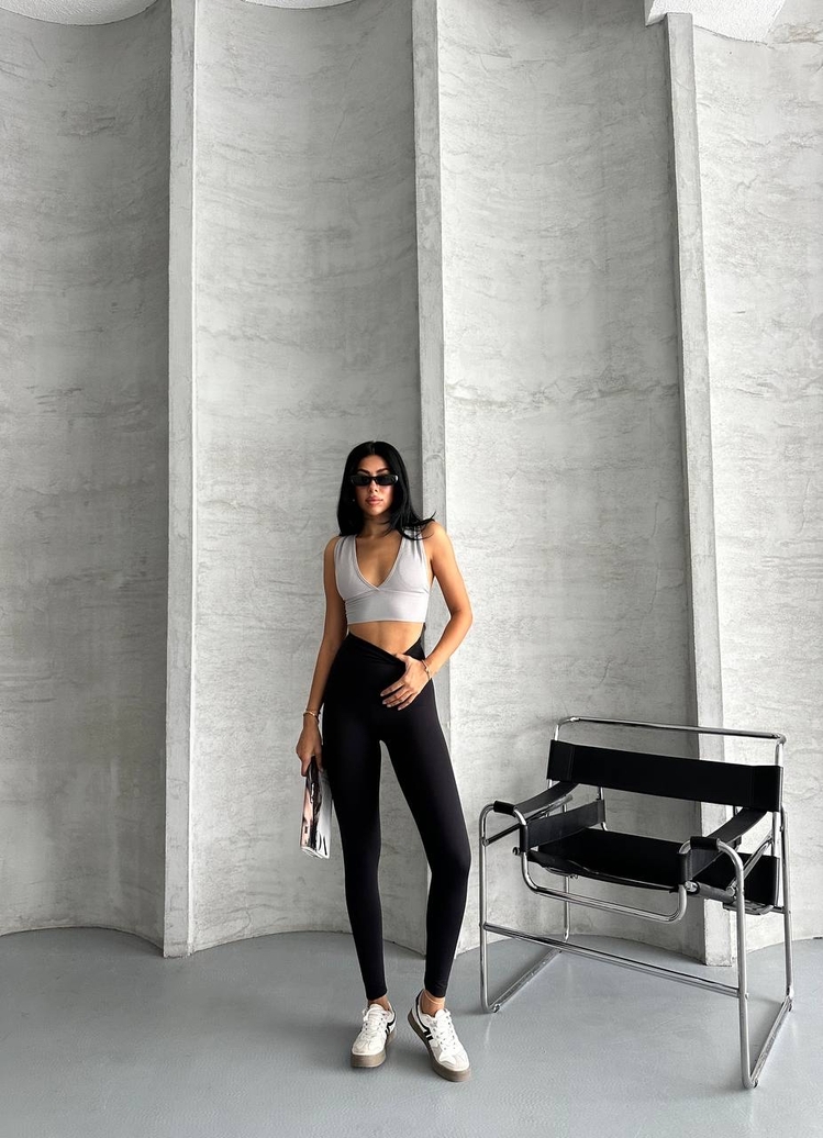 Oys model Belize Tayt
