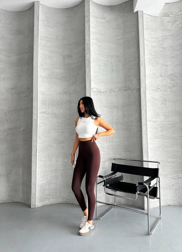 Oys model Belize Tayt