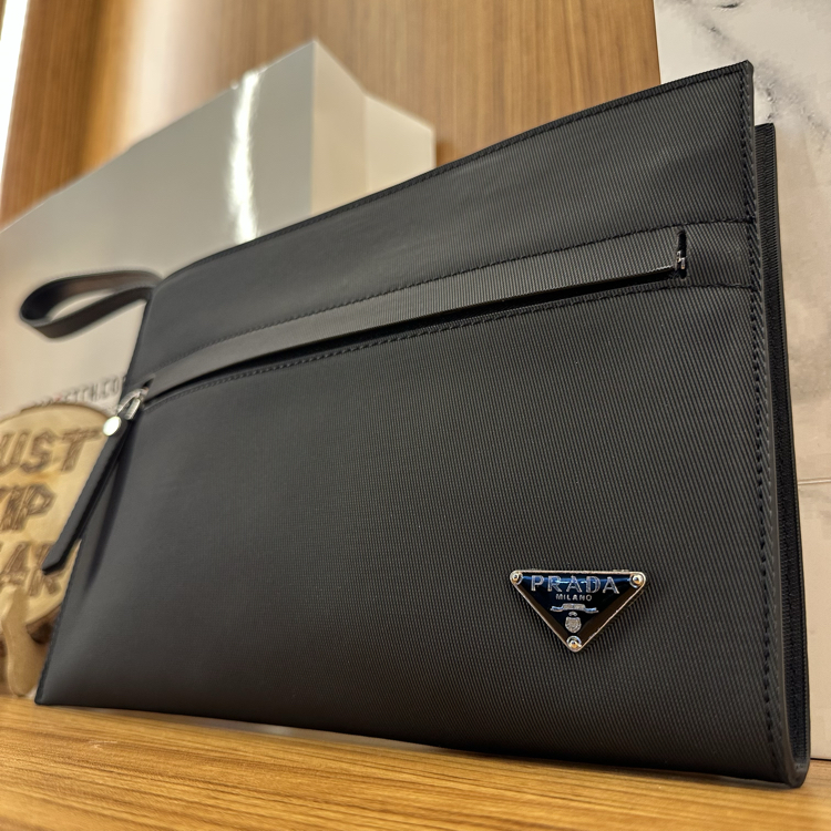 Prada El Çantası